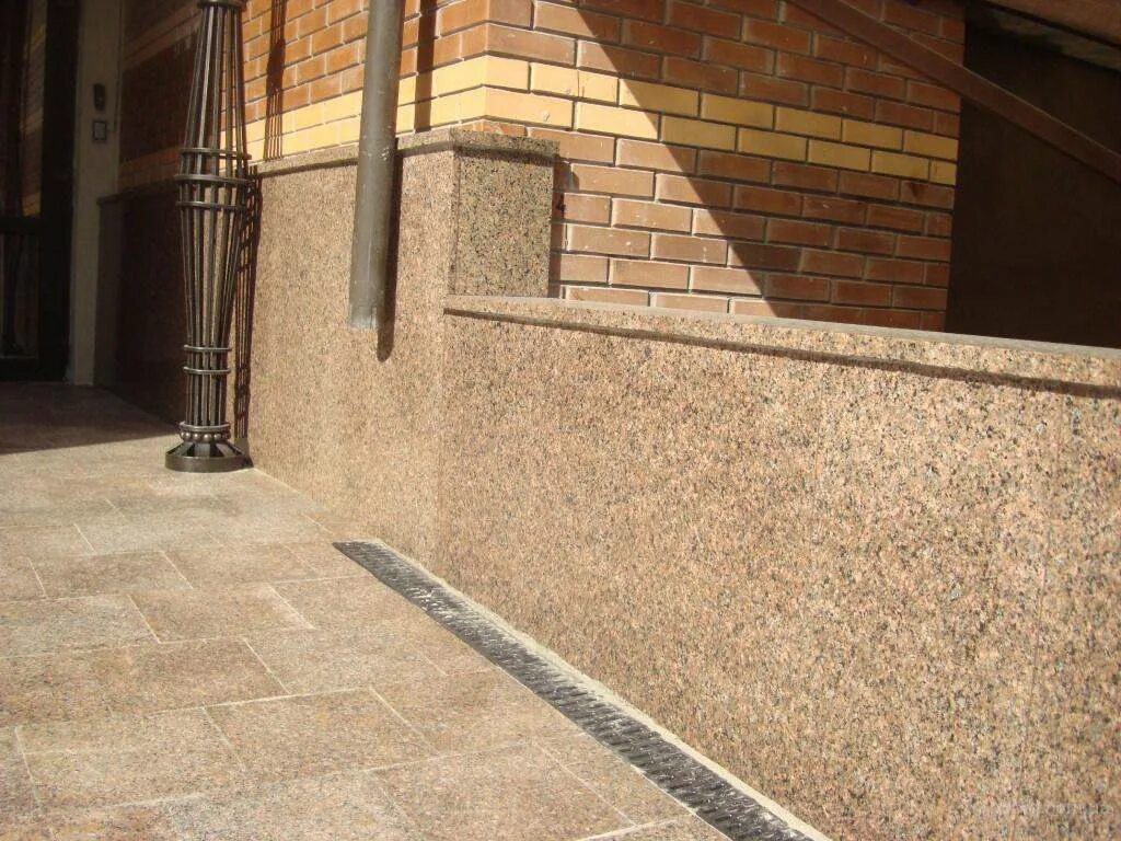 Байрамикс мраморная крошка фасад. Декоративная минеральная штукатурка технониколь 302 "камешковая" (2 mm). Мрамор для наружных работ. Мраморная штукатурка bayramix macro mineral. Отделка цоколя крошкой.