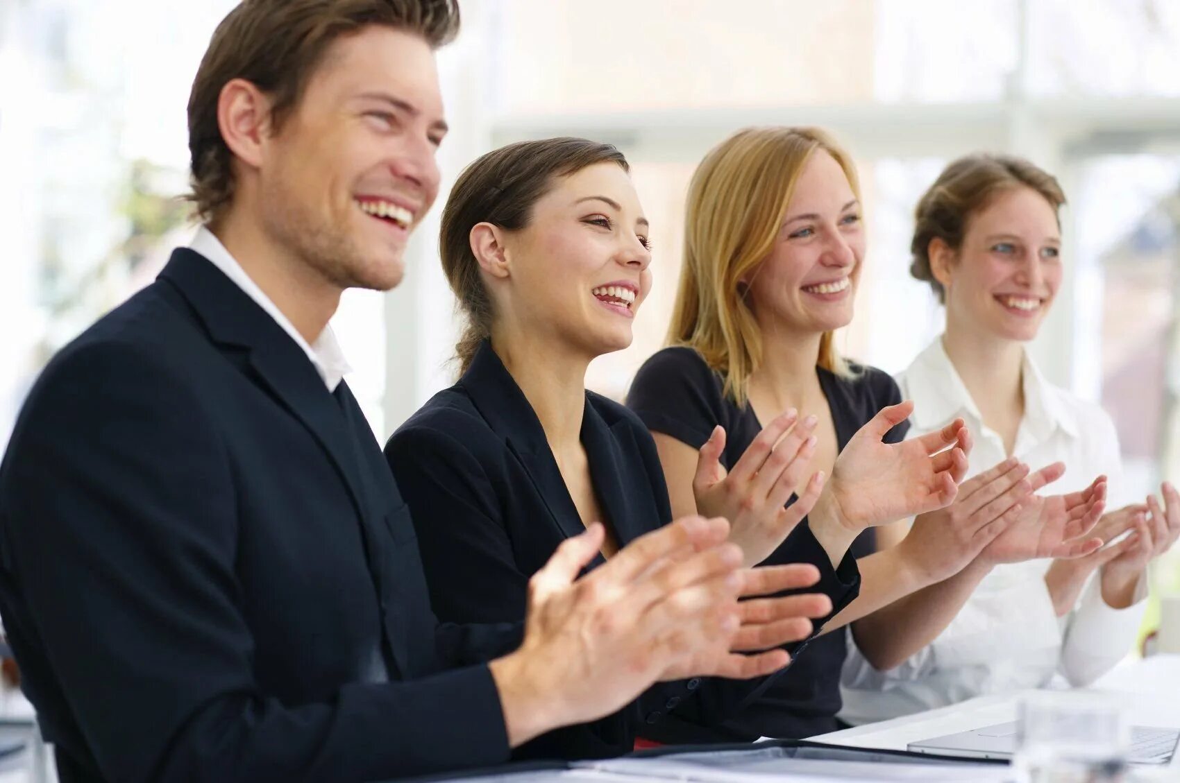 Деловая встреча. Уважение коллег. Профессиональное общение. Дружный коллектив. Мотивация персонала.