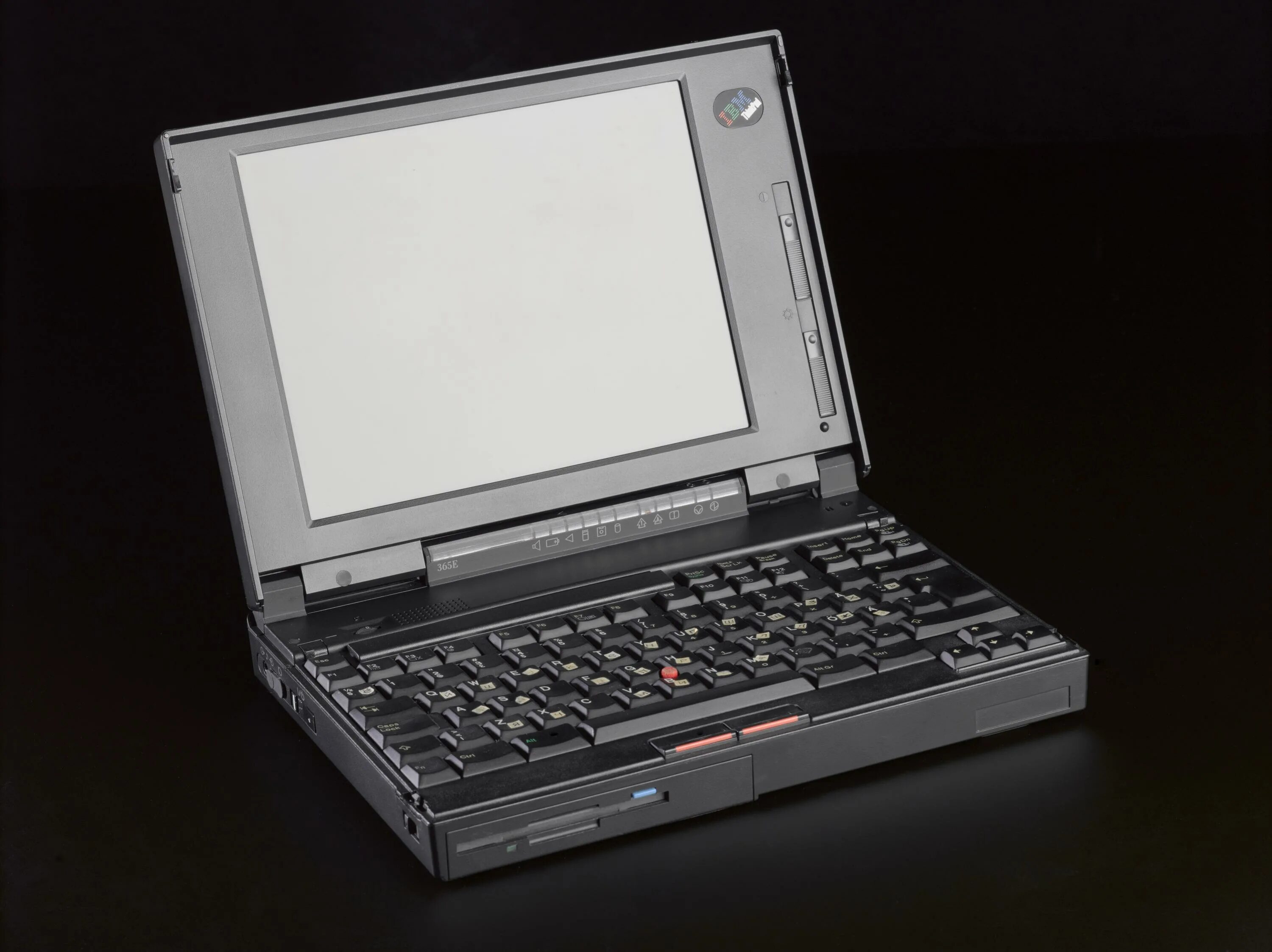 Старый ноут на новый. Старый ноут на новый. Toshiba 486. Старенький ноутбук. Fujitsu computers siemens ноутбук.