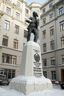 Памятник на поварской
