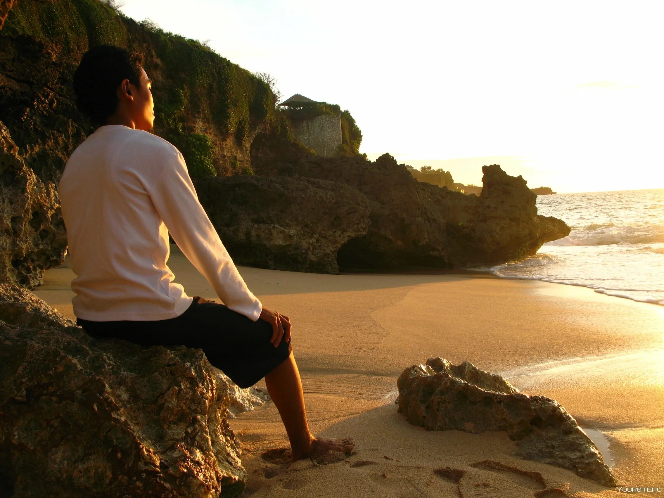 Спина человека. Фото блондинов мужчин 40 лет со спины. Парень сидящий спиной. Одинокий парень со спины. Сергей козлов екатеринбург.