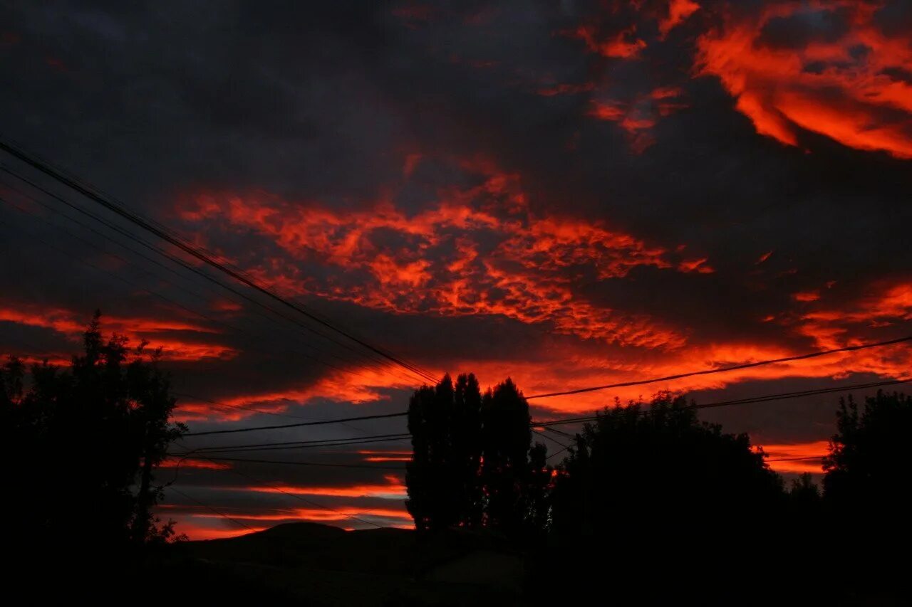 Красное небо где было. Закат Эстетика. Фотографирую закат. Красивый закат Эстетика. Красный закат.