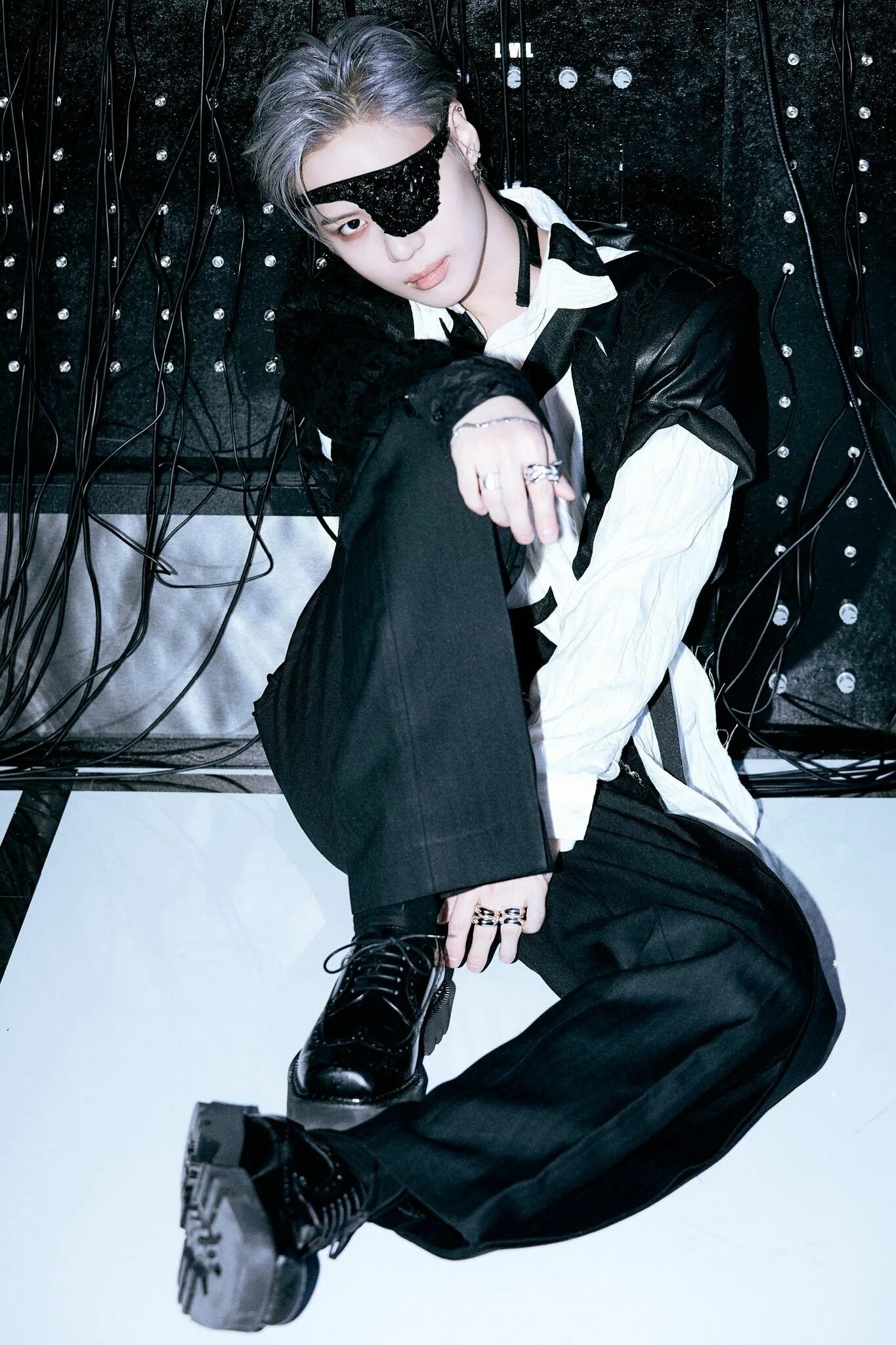 Тэмин из shinee criminal. Taemin criminal. Taemin. Taemin criminal. Группа shinee 2020.