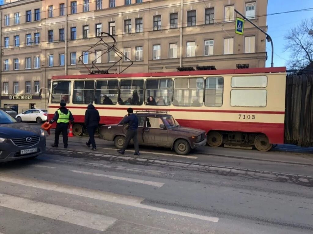 Новости чп санкт. Происшествия в Невском районе СПБ. ДТП на Обуховской обороне вчера. ДТП В СПБ вчера на пешеходном переходе.