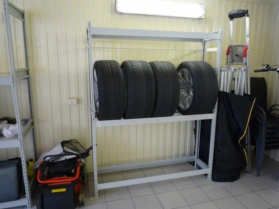Купить шины гараж. Полка для хранения колес Сорокин откидная 35.50. Полка для колес в гараже. Стеллаж для колес в гараж. Стеллаж для хранения шин в гараже.