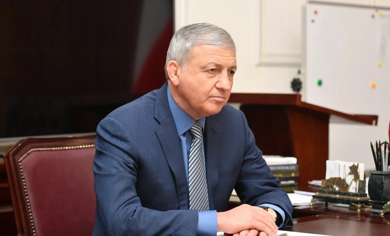 Данил гуриев алания. Гуриев владимир валерьевич. Гуриев очень простое открытие. Владимир гуриев президент фк алания. Владимир гуриев алания.