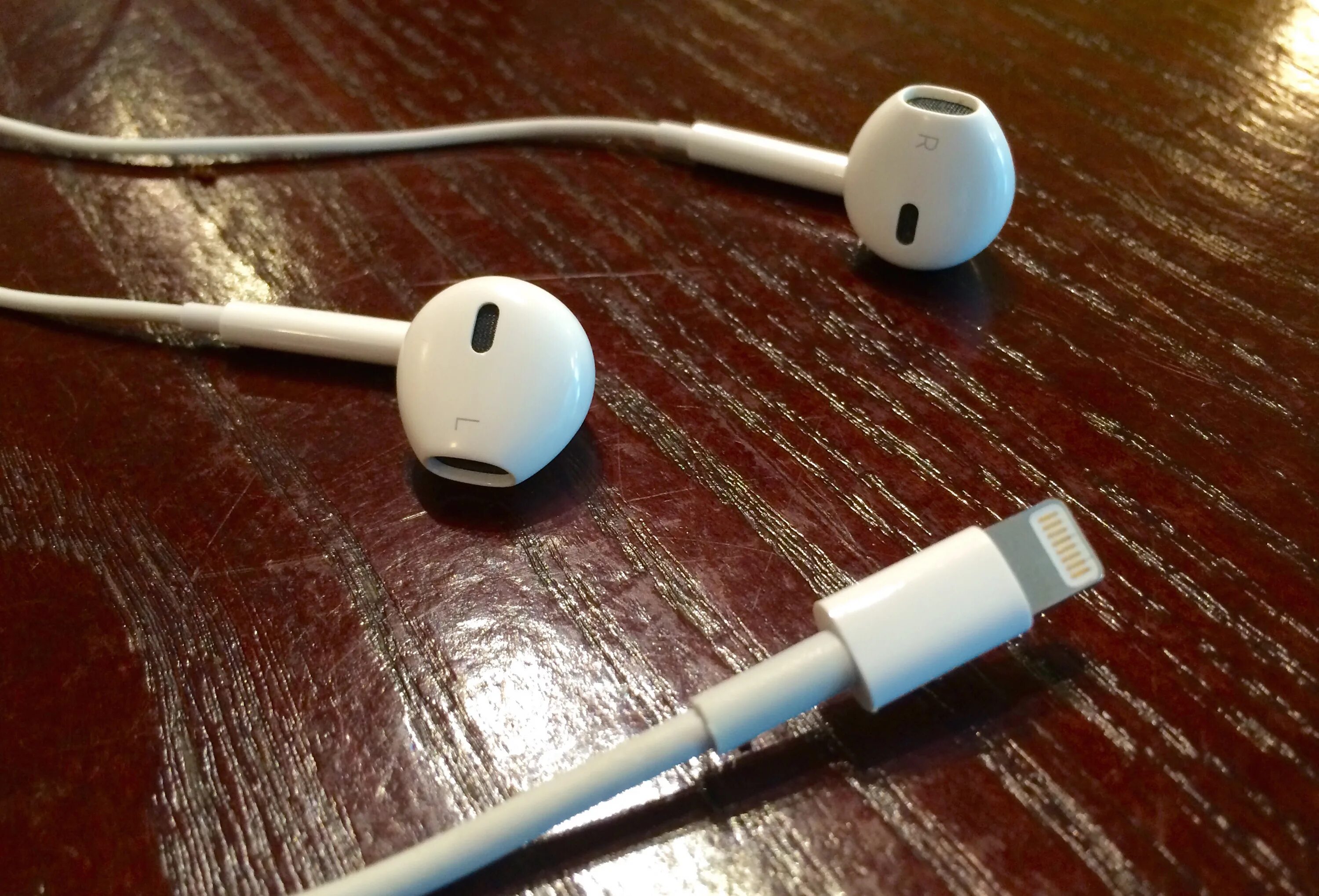 Iphone lightning. Наушники apple earpods lightning. earpods iphone 7. наушники apple earpods айфон 7. lightning earpods iphone 8.