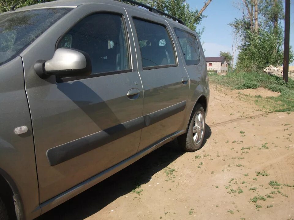 Кузов ларгус оцинкован или нет. Ржавчина ларгус. ржавый ларгус. ларгус ржавеет. ржавеет порог ларгус.