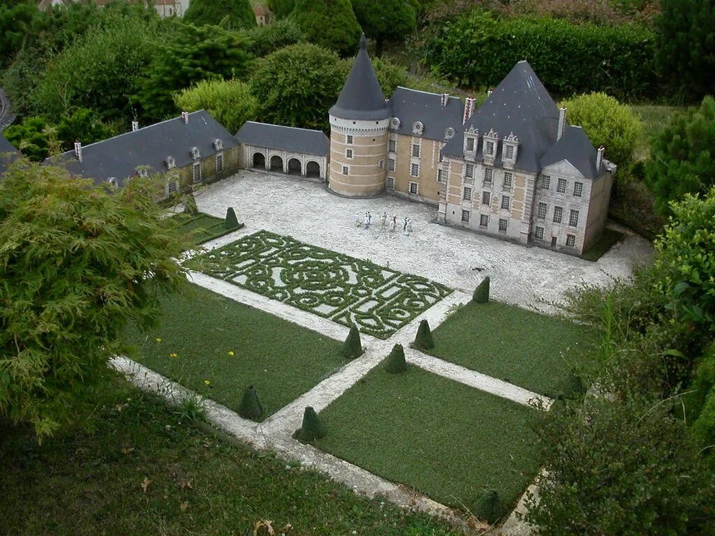 АЗЕ-Ле-Феррон (замок, Франция).