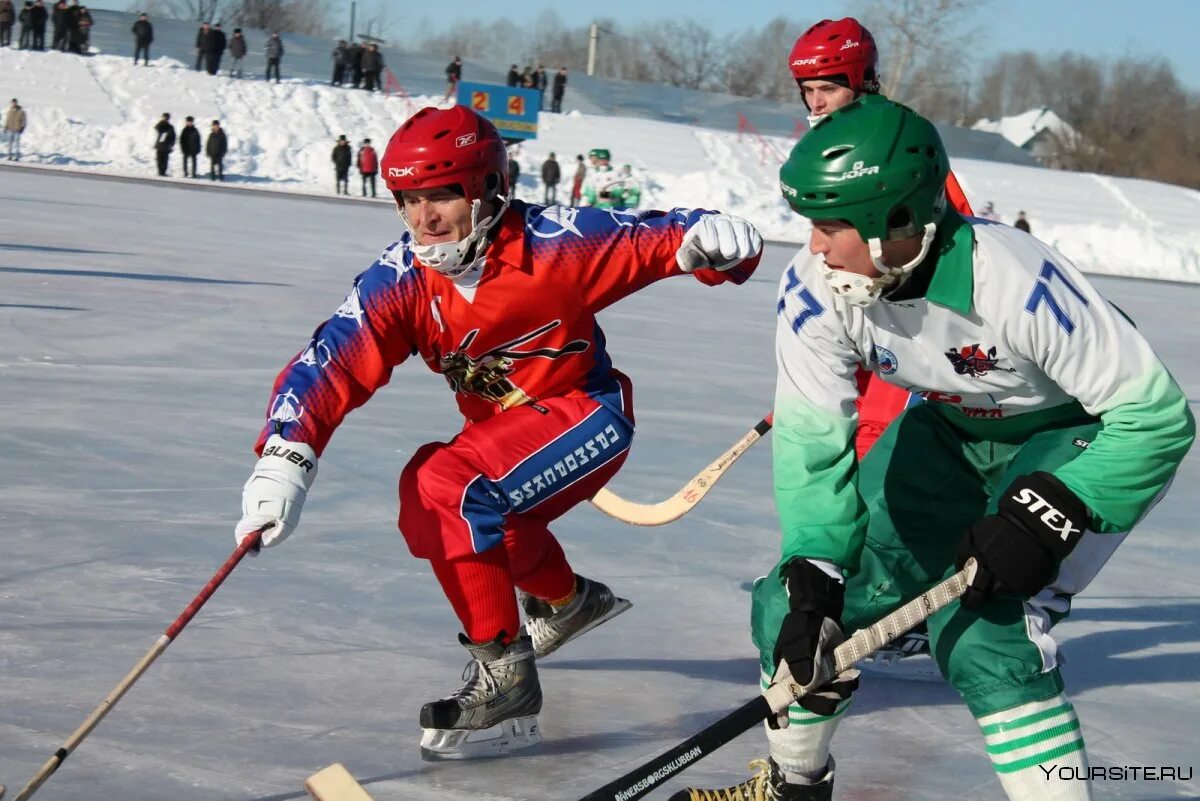 Хоккей с мячом. Зимние виды спорта хоккей с мячом. Хоккей с мячом на льду. Хоккей с мячом тренировка. Хоккей с мячом супер