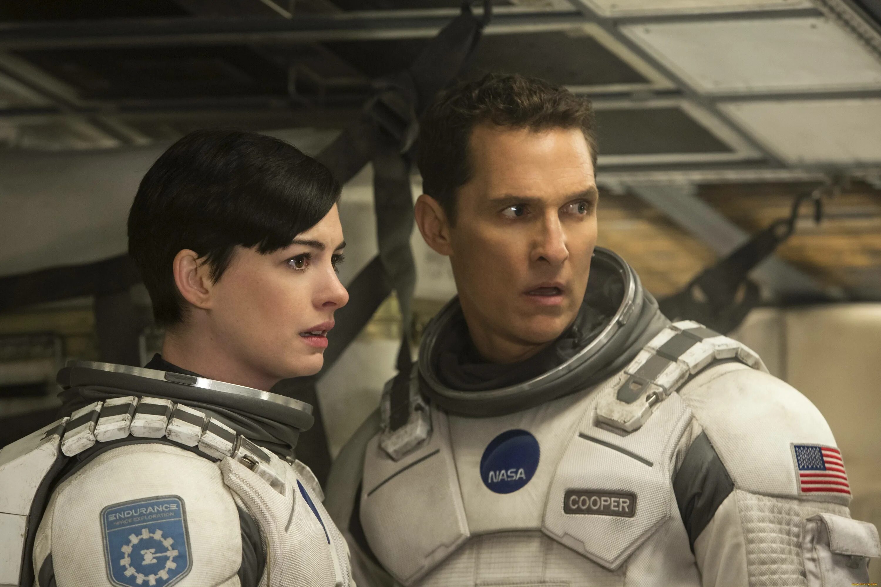 Fiction movies. Купер Интерстеллар. Интерстеллар (Interstellar) 2014. Интерстеллар Энн Хэтэуэй в космосе. Доктор Эдмундс Интерстеллар.