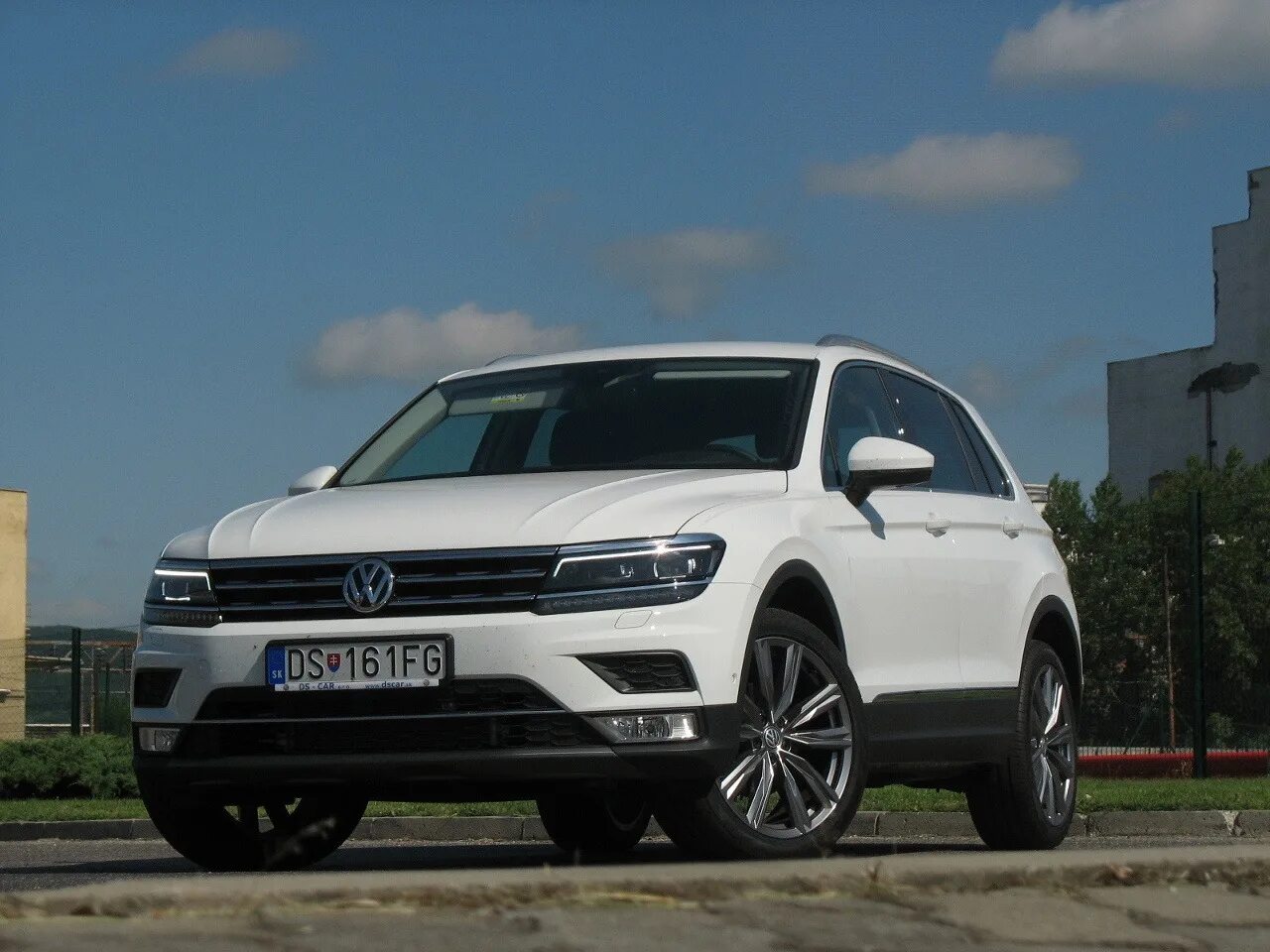 Фольксваген тигуан 2 2016. Кроссоверы 2020 до 1 5 млн. Фольксваген тигуан 2010. Vw tiguan 2. Фольксваген тигуан.