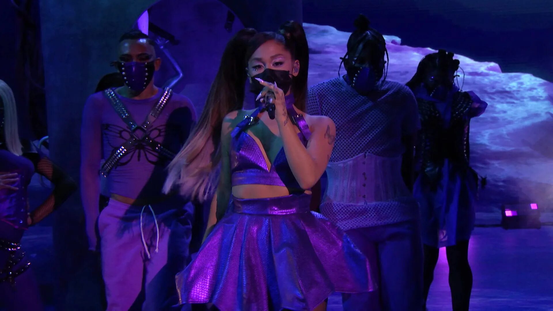 Леди арианна. Lady gaga ariana grande rain on me. Lady gaga ariana grande. Леди гага vma 2020. Lady gaga ariana grande.