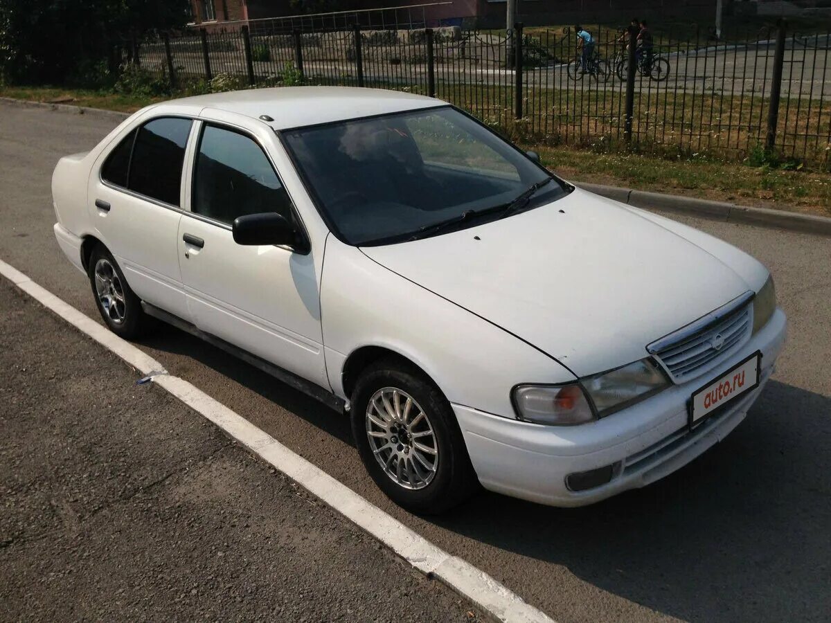 Санни бел. Nissan Sunny b14 белый. Ниссан Санни 14 белый. Nissan Sunny 1998. Ниссан Sunny 1998.