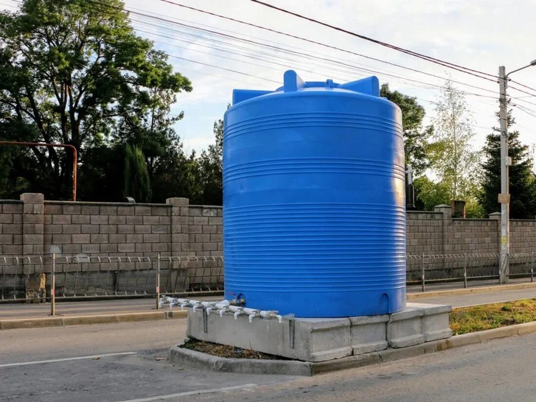 Емкости для воды симферополь. Емкость для воды к-10000. Крымские емкости для воды. 10000 Литров. Бочка для технической воды 10000 литров.