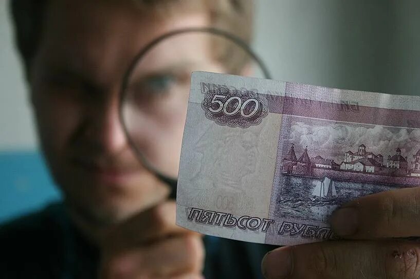 Штраф 500 000 рублей. 500 Рублей. 500 Рублей в руках. 500 Рублей фото. 500 Рублей прикол.