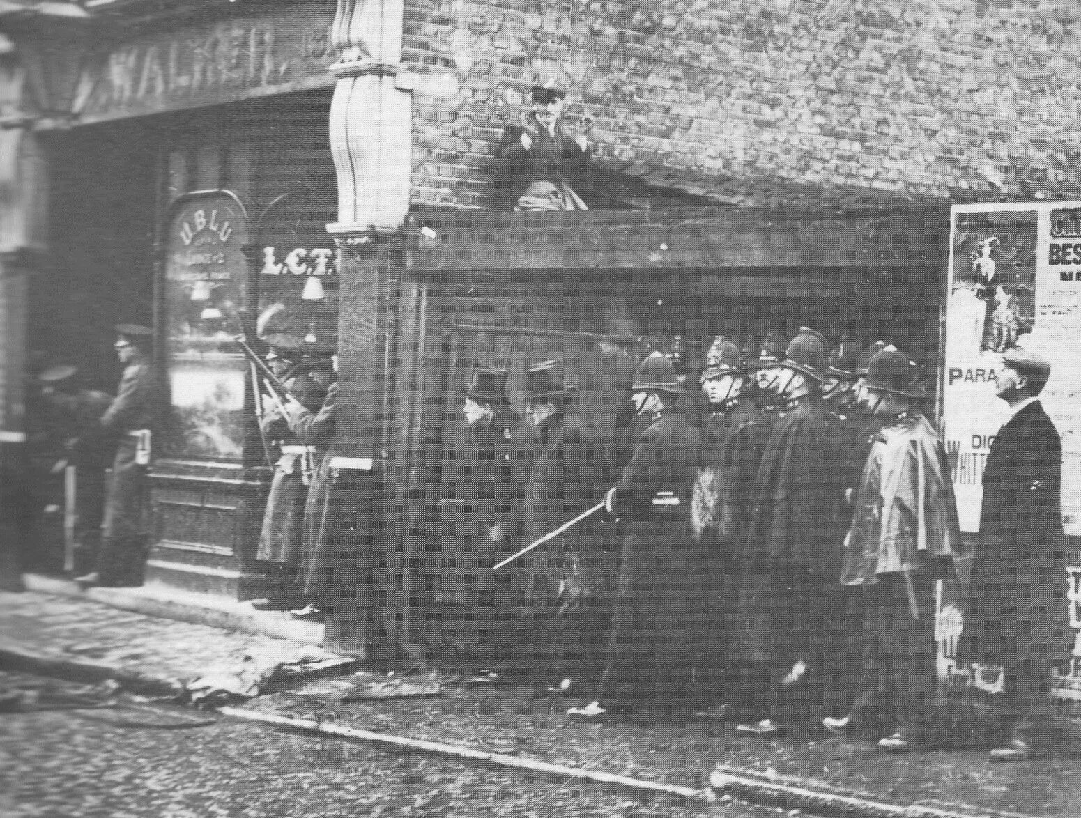 Анархизм в 19 веке в европе. Анархисты 19 века. анархизм 19 век фото. европейские анархисты 19 века картина. русские анархисты 19 века.