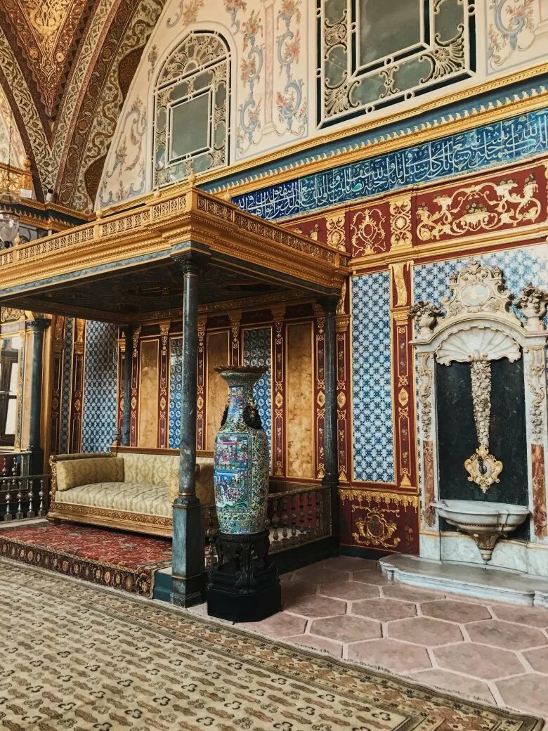 Где жили султаны. Дворец Топкапы в Стамбуле. Турция дворец Султана Сулеймана. Дворец Топкапы в Стамбуле Хюррем.