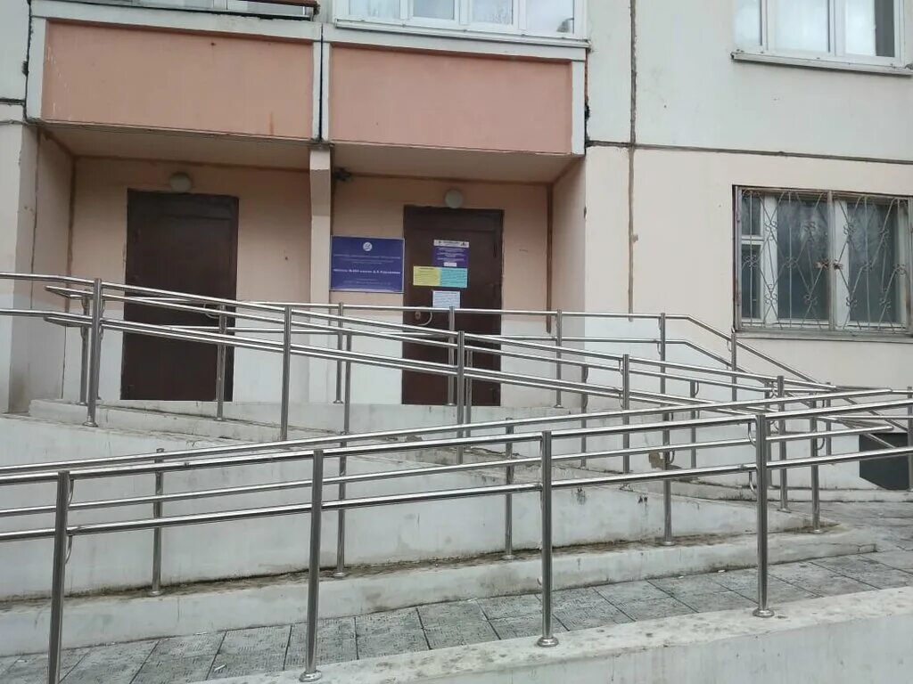 школа 384 корнеева. школа 384 имени д к. школа беловежская 384. школа 384 имени д к. школа 384 фото.