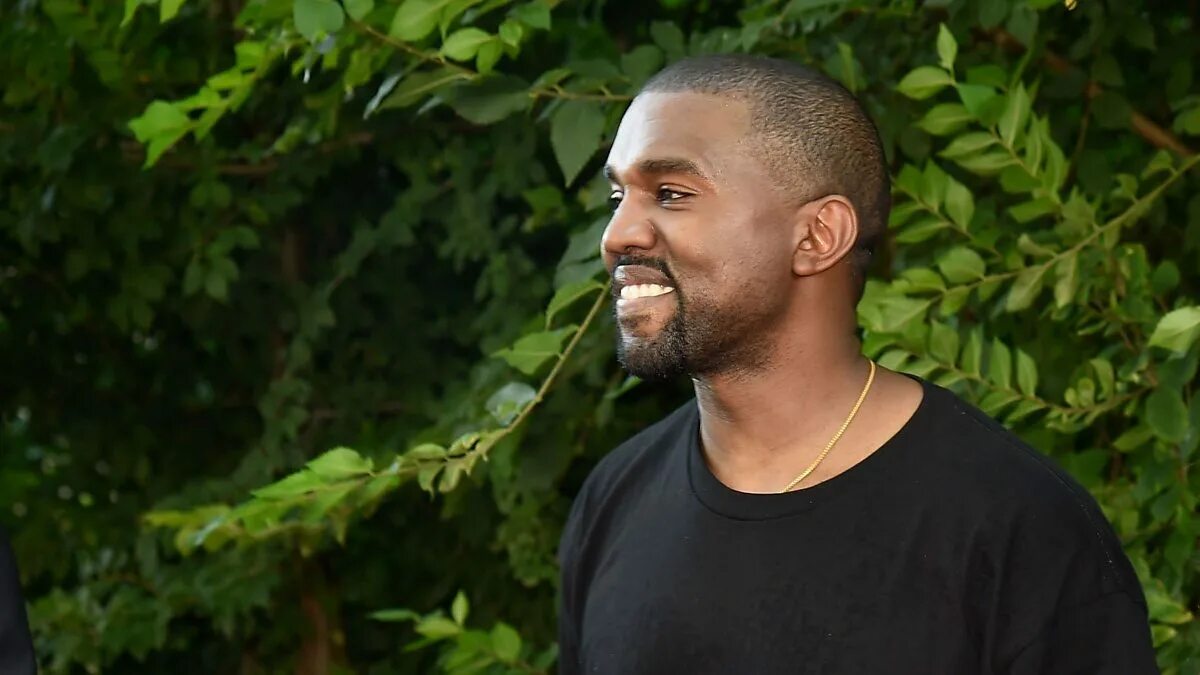 Канье. Kanye west puffer jacket. Канье уэста. Канье уэст фото. Состояние канье.