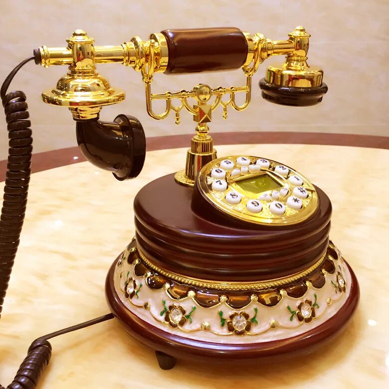 Музыка домашние телефоны. Старинный телефон. Домашний телефон. Проводной телефон ретро. Телефон в стиле ретро.