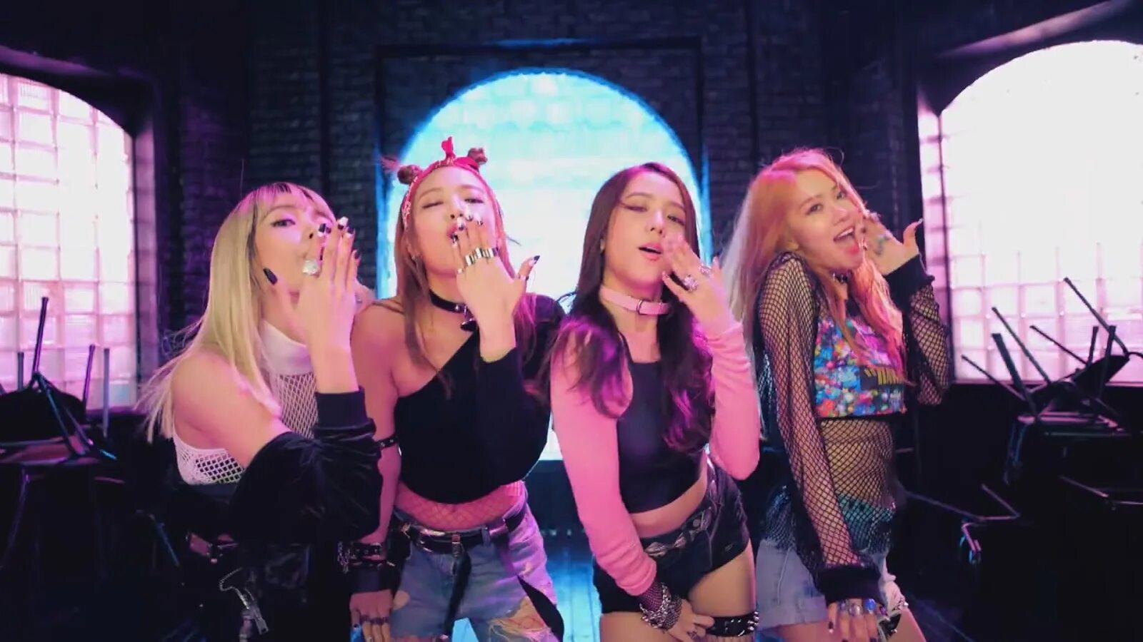 Пинк бумбая. Блэк пинк бомбая. black pink бумбая. блэк пинк 2025. блэк пинк бумбая дженни.