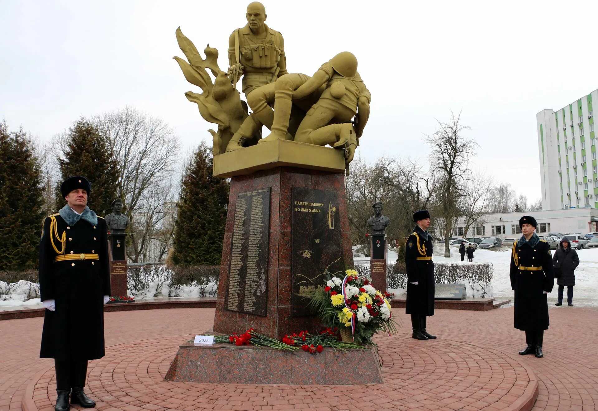 6 парашютная рота. Памятник 6 рота Брянск. Памятник десантникам 6 роты в Чечне. Памятник круговая оборона Брянск. Памятник воинам интернационалистам в Брянске.