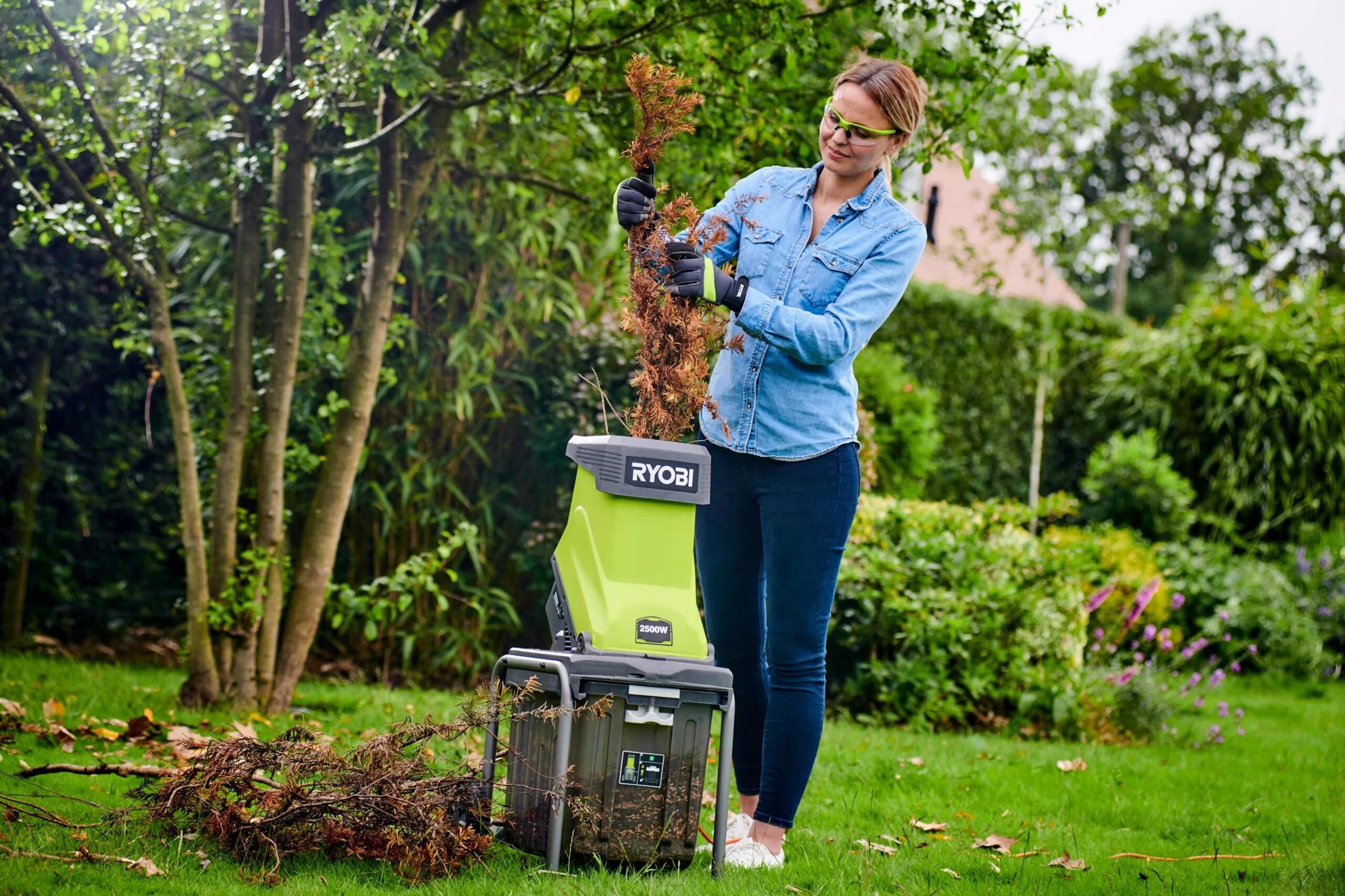 Садовый измельчитель Ryobi. Электрический садовый измельчитель Ryobi rsh2545b 5133002512. Ryobi rsh2545b. Измельчитель rsh2545b. Купить измельчитель для травы для сада