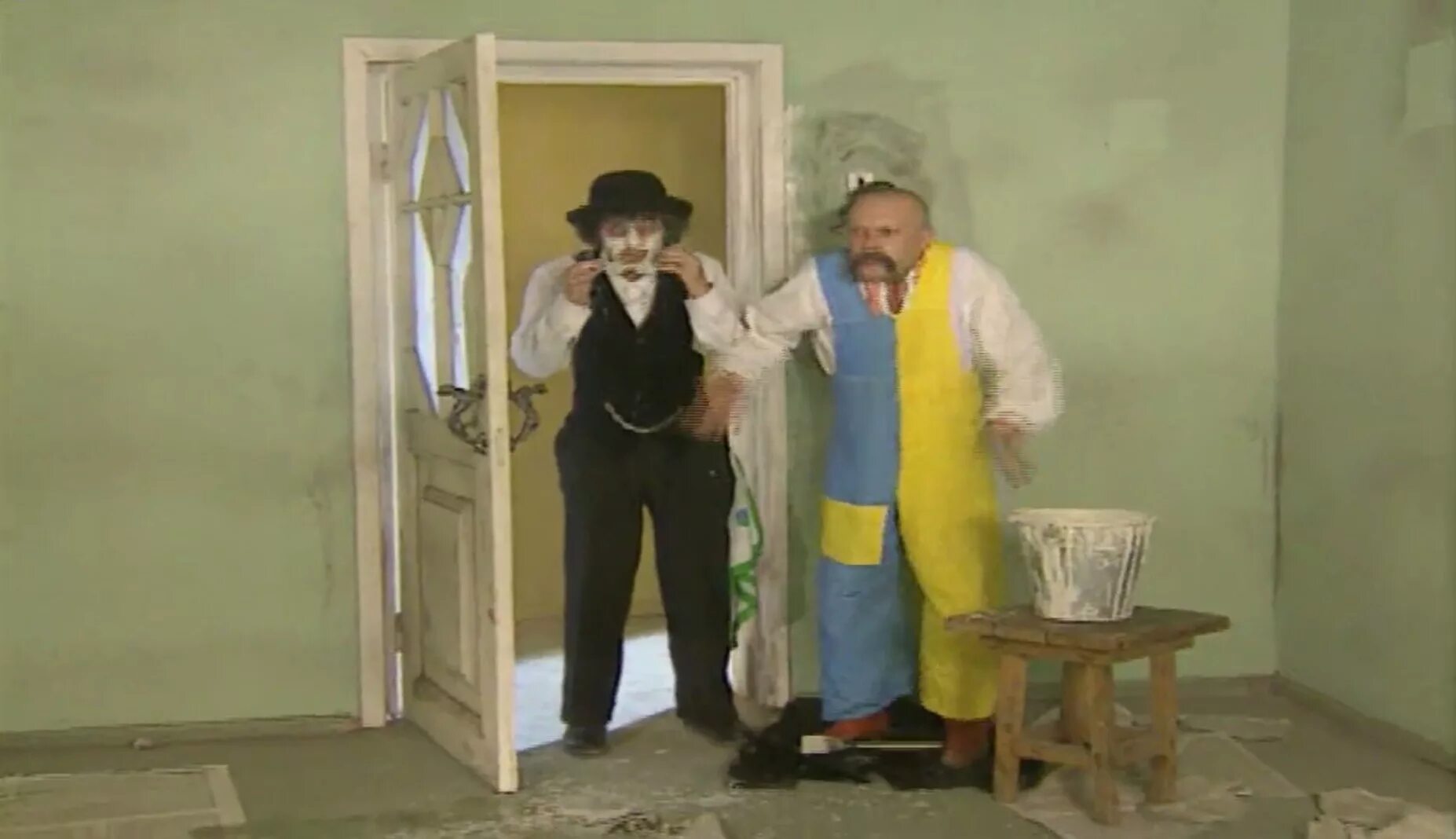 каламбур деревня дураков. маски шоу деревня дураков. у самовара я и моя маша лицедеи. маски шоу бабка. бабка бежит по воде.