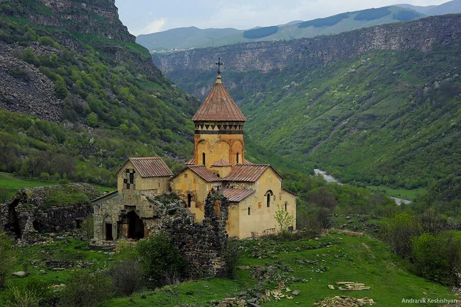 Можно ли в армянскую церковь