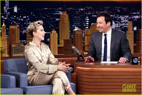 Scarlett Johansson got treated to a super cool magic trick from magician Da...