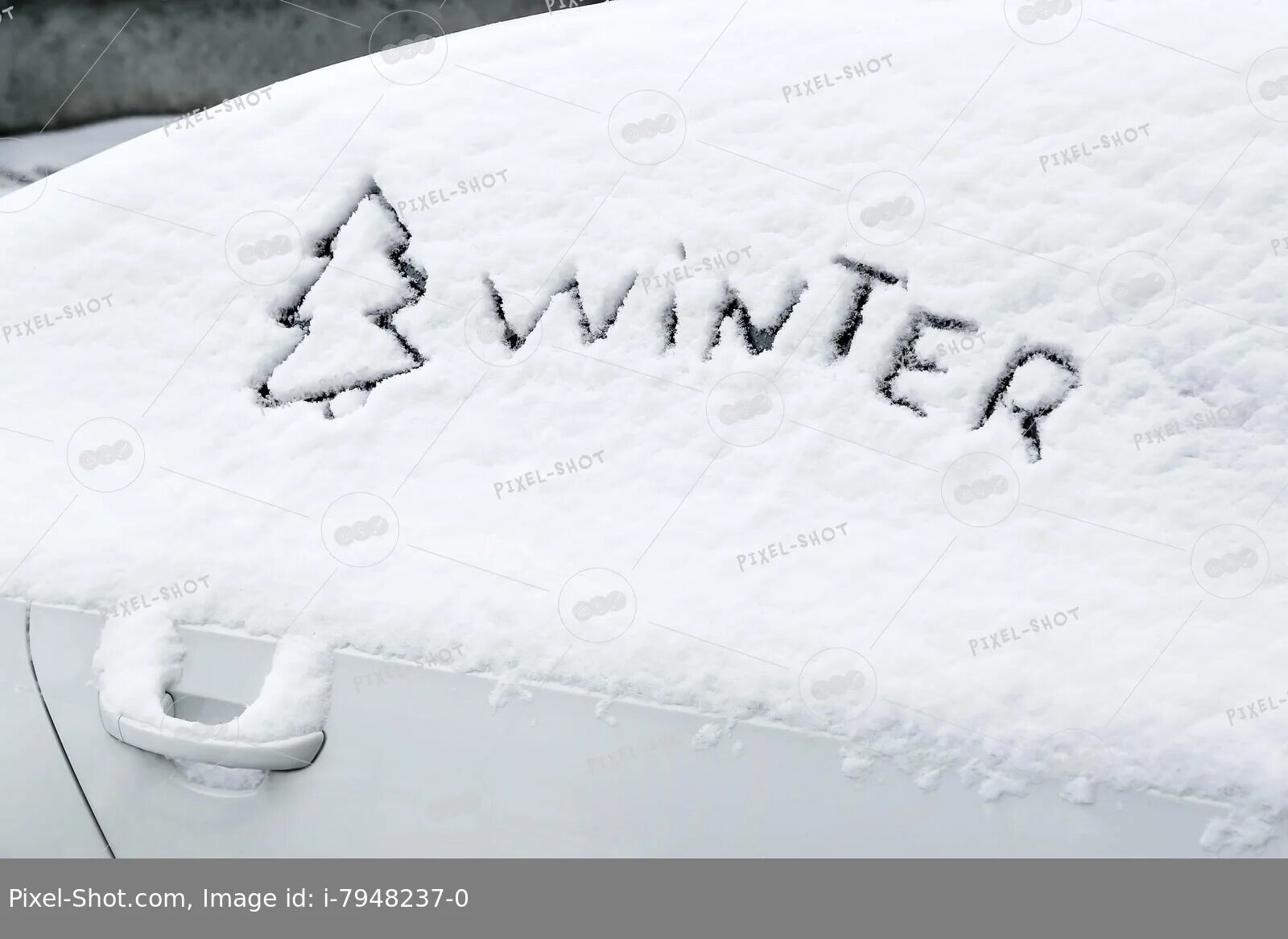 Слова про зиму. Зима написано на машине. Надпись календарь зима. Что нарисовать на заснеженном окне машины.