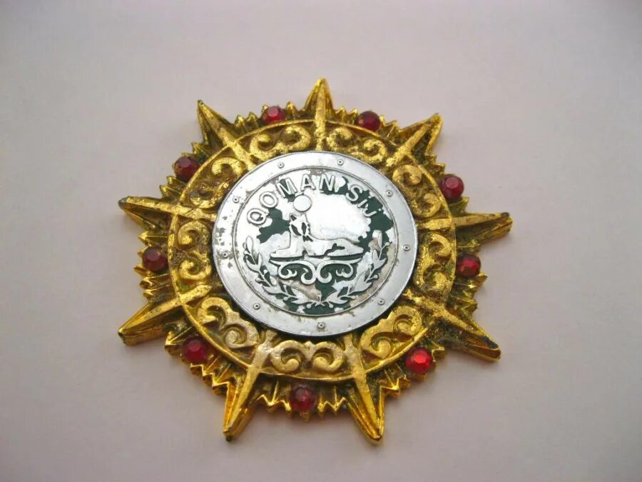 Орден герой нации ичкерия. Орден герой нации ичкерия. Къоман турпал. Орден честь нации ичкерии. Орден къоман сий.