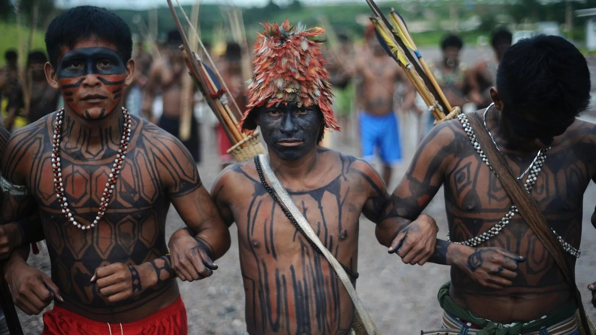 Аборигены малайзии 4 буквы. Амазонка индейцы яномамо. Индейцы Бразилии Дикие племена. Племя в Бразилии Яномами.