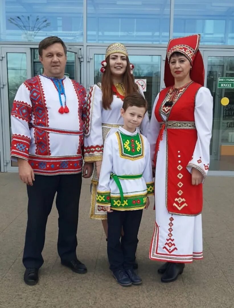 Башкирский национальный костюм кулдэк. Нац костюмы народов башкортостана. Башкирский костюм детский. Национальный костюм народов башкортостана. Башкирия национальность.
