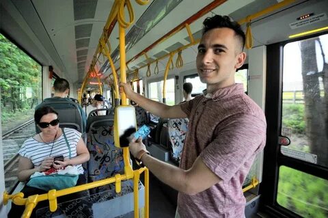 Человек который совершает поездку на транспорте