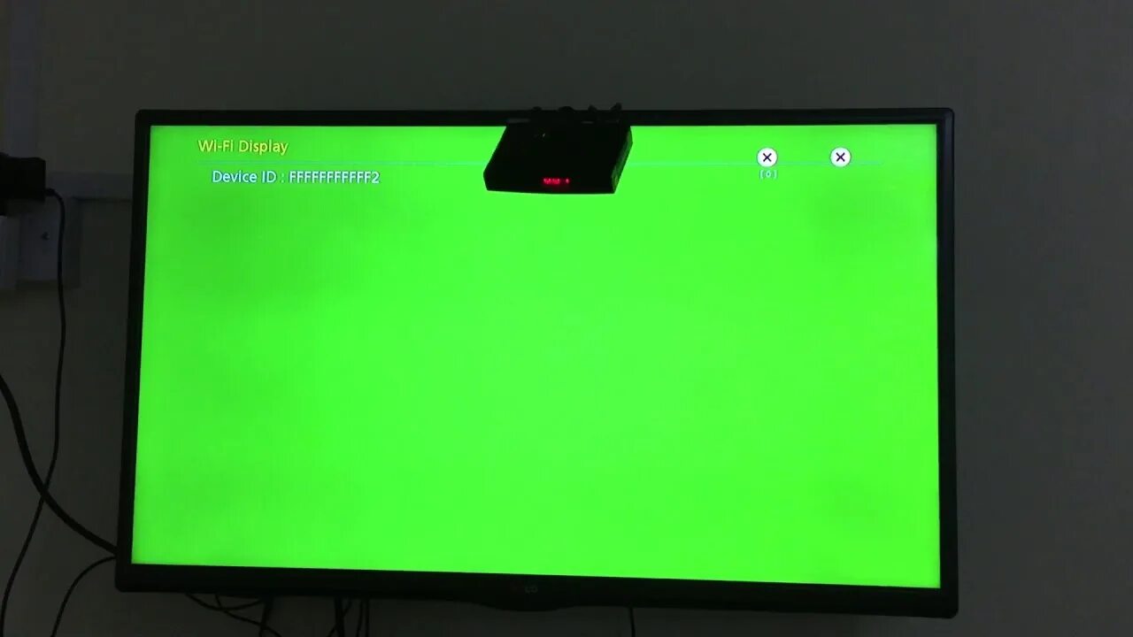 Монитор зеленая подсветка. Зеленый экран. Монитор зеленого цвета. Ноутбук с зеленым экраном.