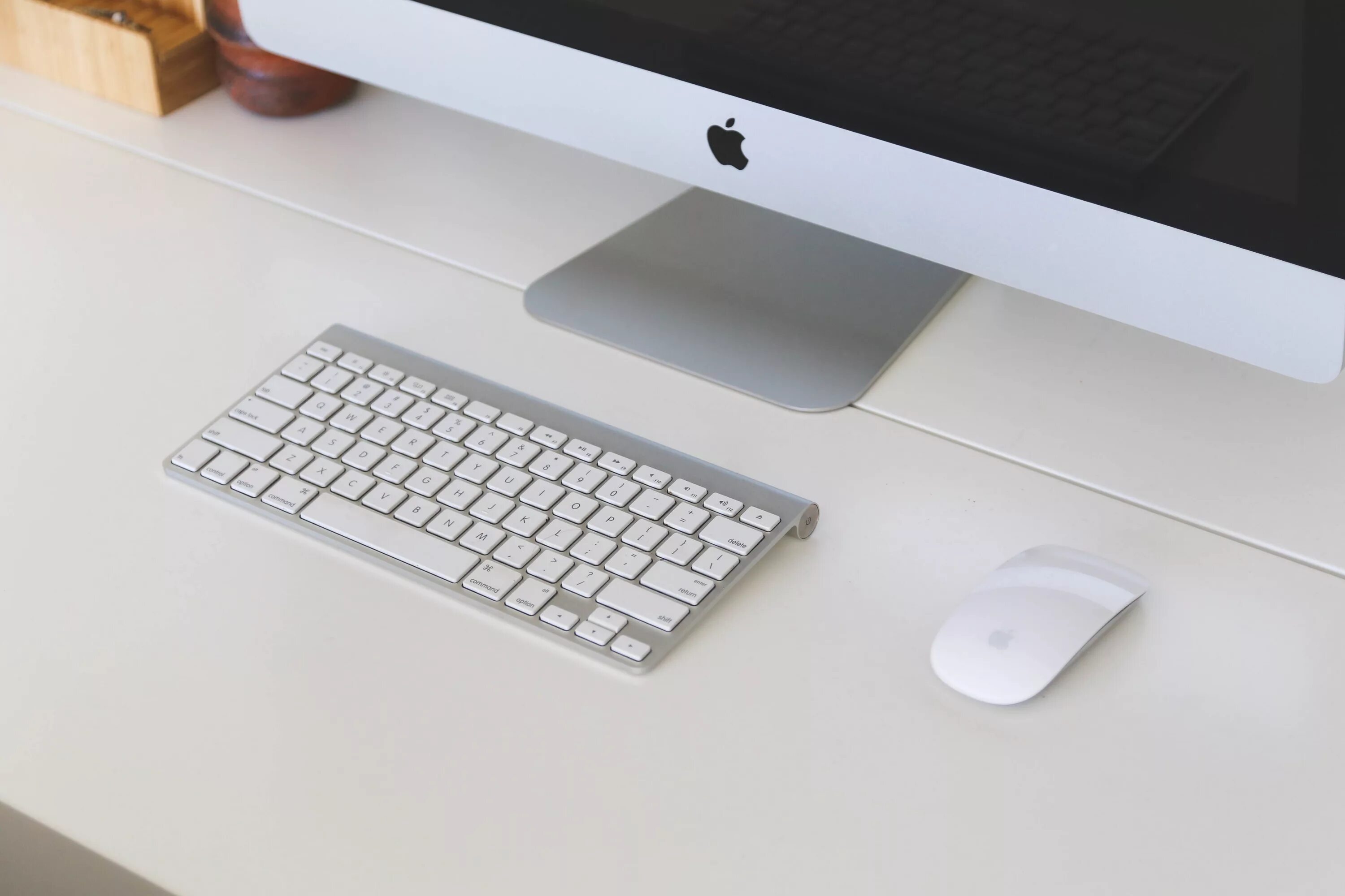 Desk board. Клавиатура аймак 2022. Клавиатура Apple Macintosh. Apple IMAC Keyboard. IMAC 2012 клавиатура Apple.