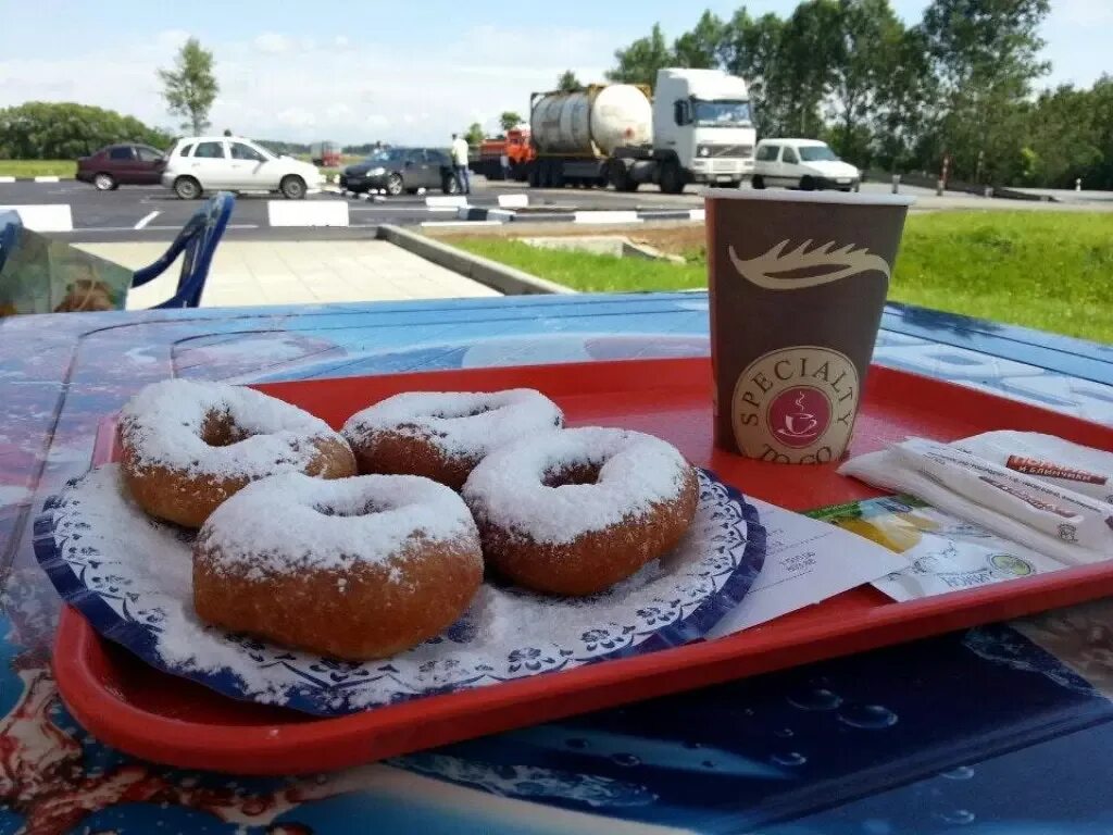 Пончики останкино. Кафе «пончики и блинчики» м2. Пончики в парке. Пончики на заправке. Пончиковая в парке Горького.