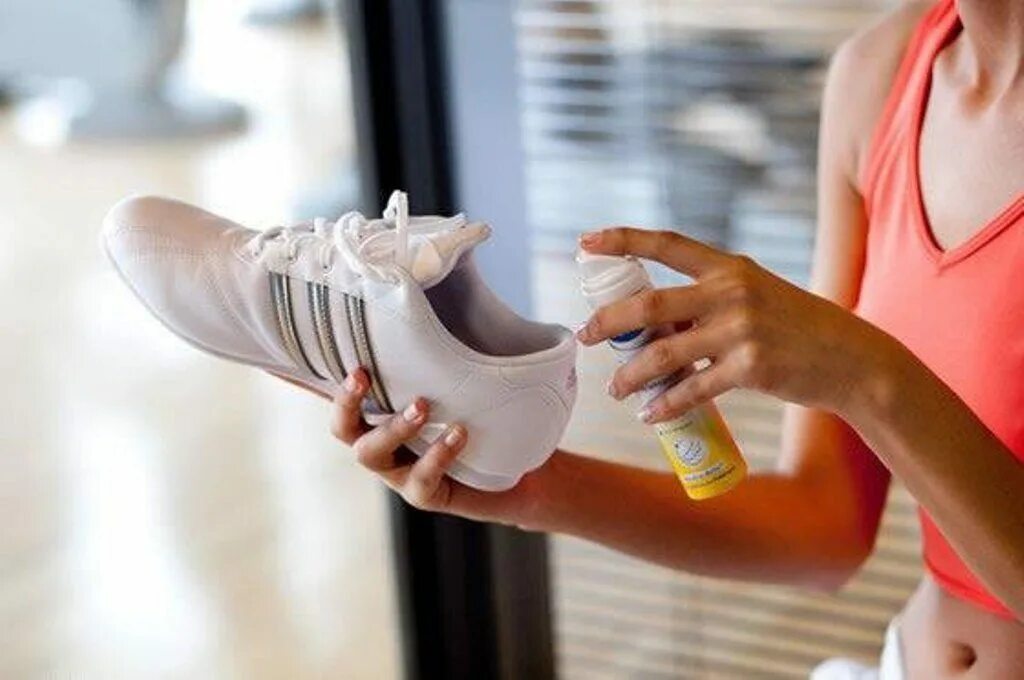 Устранить запах обуви в домашних условиях. Гигиена обуви. Дезинфекция обуви от грибка. Обработать обувь от грибка. Спрей для обработки обуви.