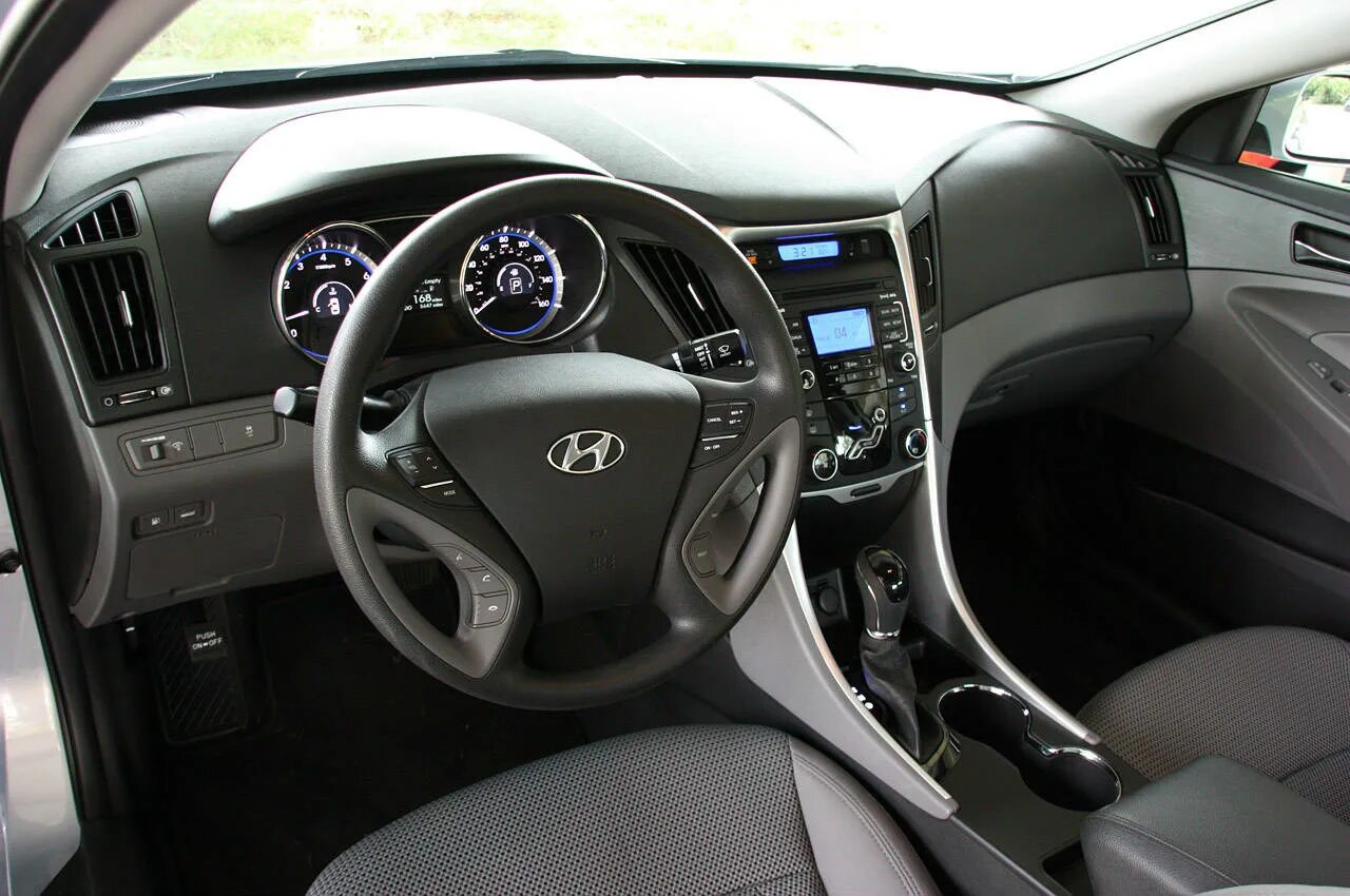 Hyundai Sonata 2011 салон. Hyundai Sonata 2013 салон. Хендай Соната 2011 года салон. Hyundai Sonata 2011 Interior. Купить хендай с салона