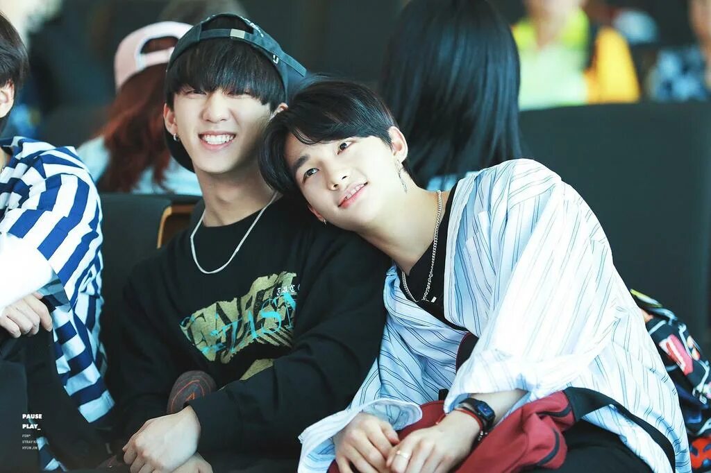 Чан и бин фф. Чанбин и хенджин. stray kids хёнджин. stray kids чанбин. минхо и чанбин.