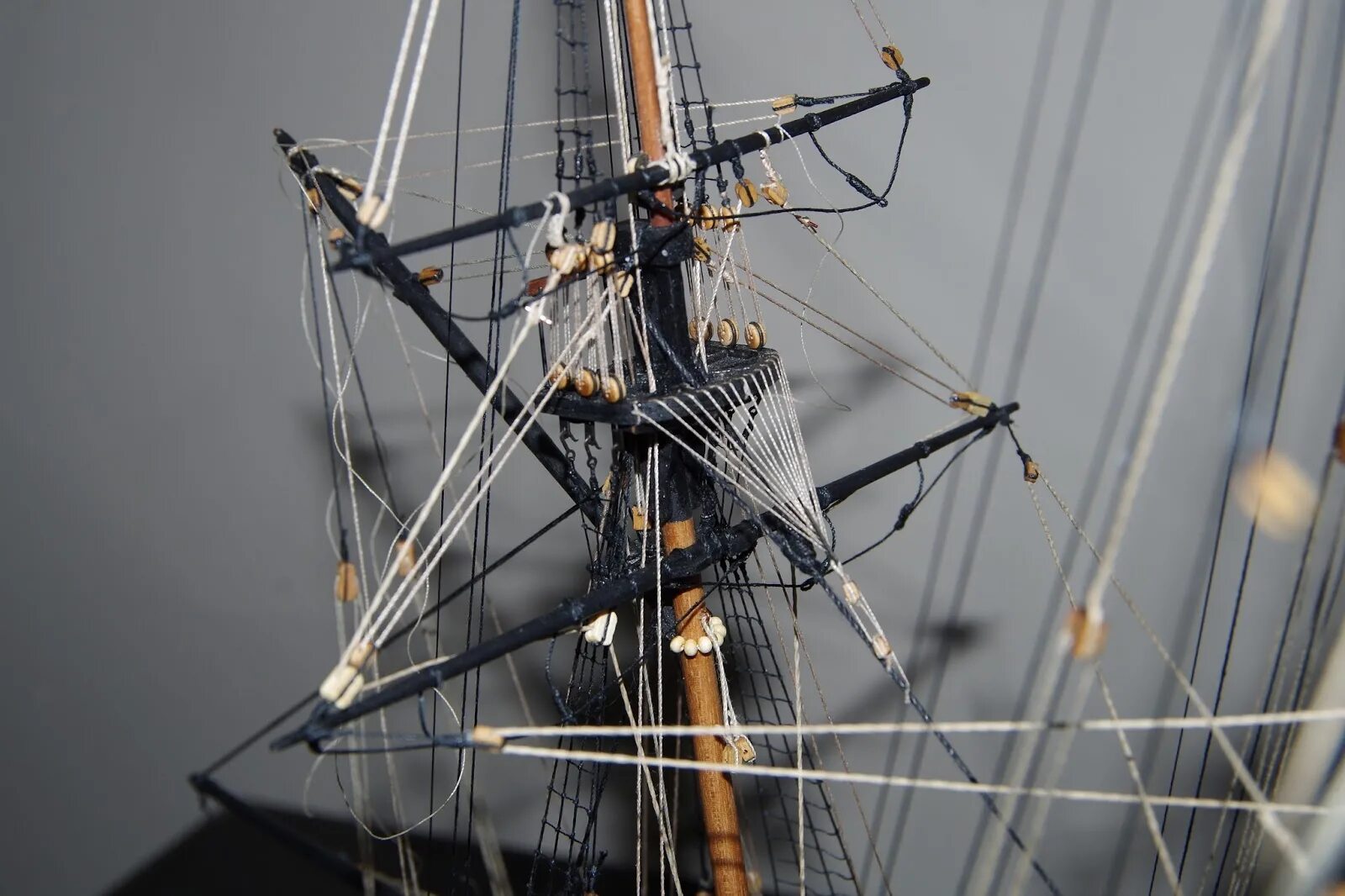 Фор марса рея. Бегучий такелаж. Обрасопить бом-блинда-рей. Гика топенант на паруснике. Бегучий такелаж тримаранов драгонфлай.