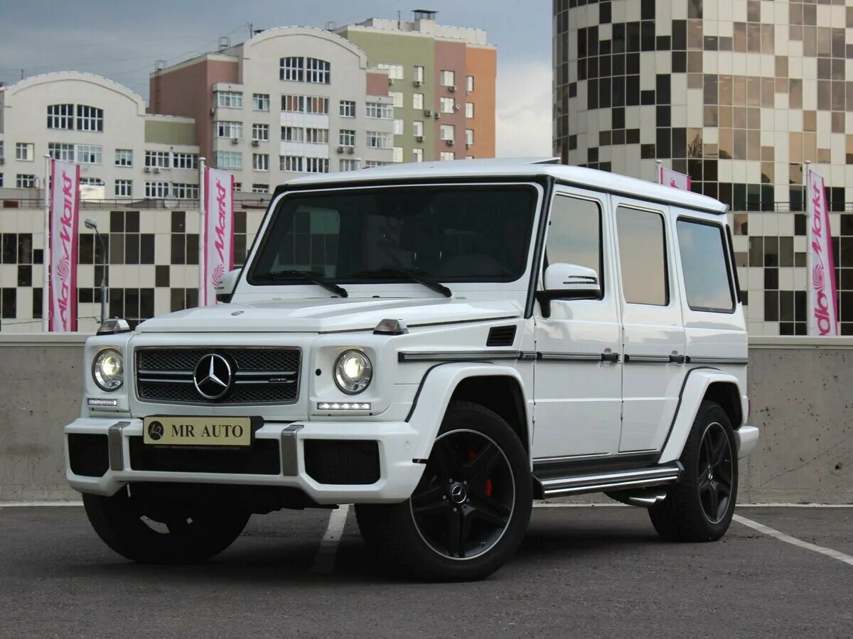 Гелик 10. Мерседес Гелендваген АМГ. Мерседес гелендвагентбелый. Mercedes Benz g63 белый. Мерседес Гелендваген белый.