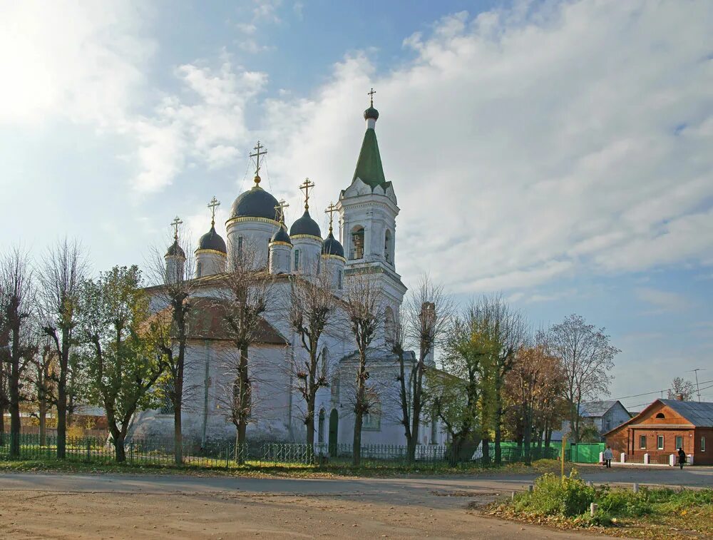 Тверь белый. Церковь Троицы Тверь. Белая Троица Тверь. Белая Церковь Тверь.