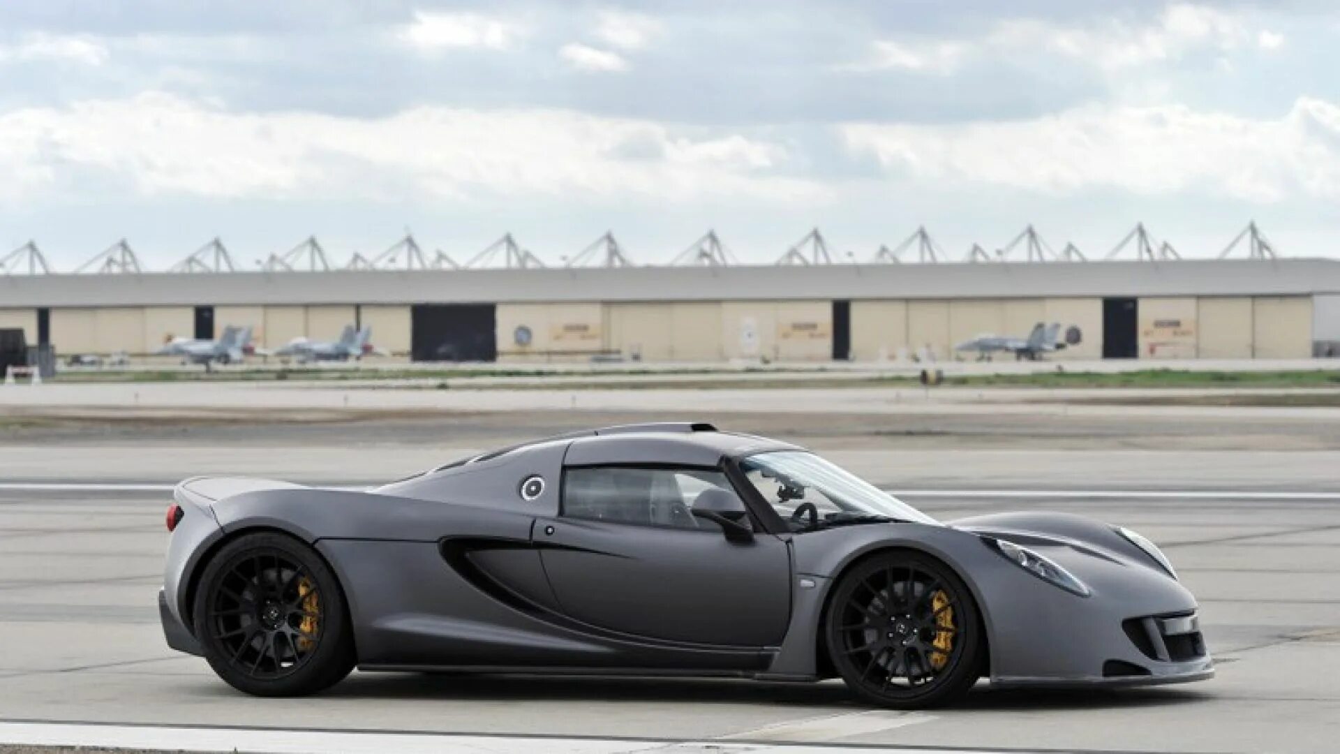 Hennessey Venom gt3. Bugatti Veyron 16.4 Supersport и Hennessey Venom gt. Hennessey Venom gt — 435 км/ч. Суперкар Хеннесси Веном.