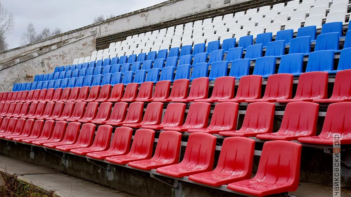 чайковский пермский край стадион. стадион знамя город чайковский. центральный стадион каток г. стадион зенит ижевск. каток чайковский центральный стадион.