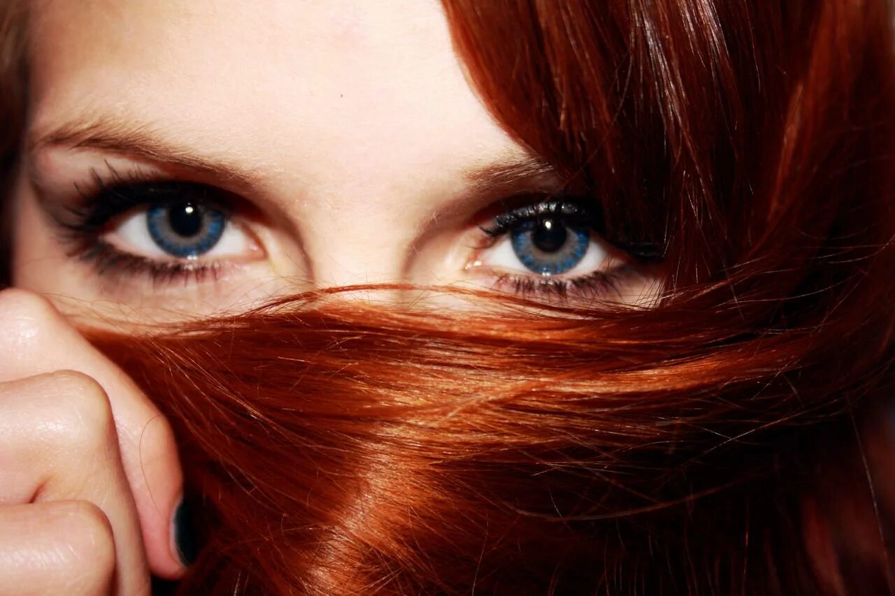 Рыжие девушки. Девушка с рыжими волосами. Рыжеволосая женщина. Рыжеволосая девушка с зелеными глазами. Рыжая светка