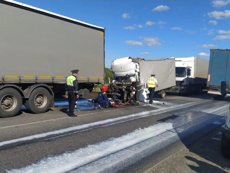 Дтп м6. Дтп в чувашии газель и фура на м 7. дтп в чувашии сегодня на трассе м 7. дтп чебоксары вчера на м7 камаз.