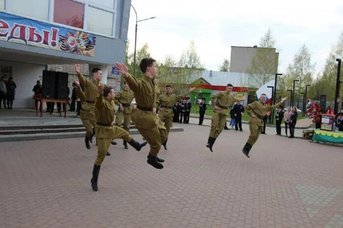 Дк сокольский сокол вологодская область. Дк сухонский сокол. Культурный центр сокол вологодской области. Дк сокольский город сокол. Сцена дом культуры сокол.
